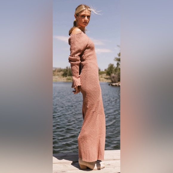 NWT Bohme Elegant Off-Shoulder Asymmetrical Ribbed Knit Maxi Dress Clay Small - Picture 3 of 13
